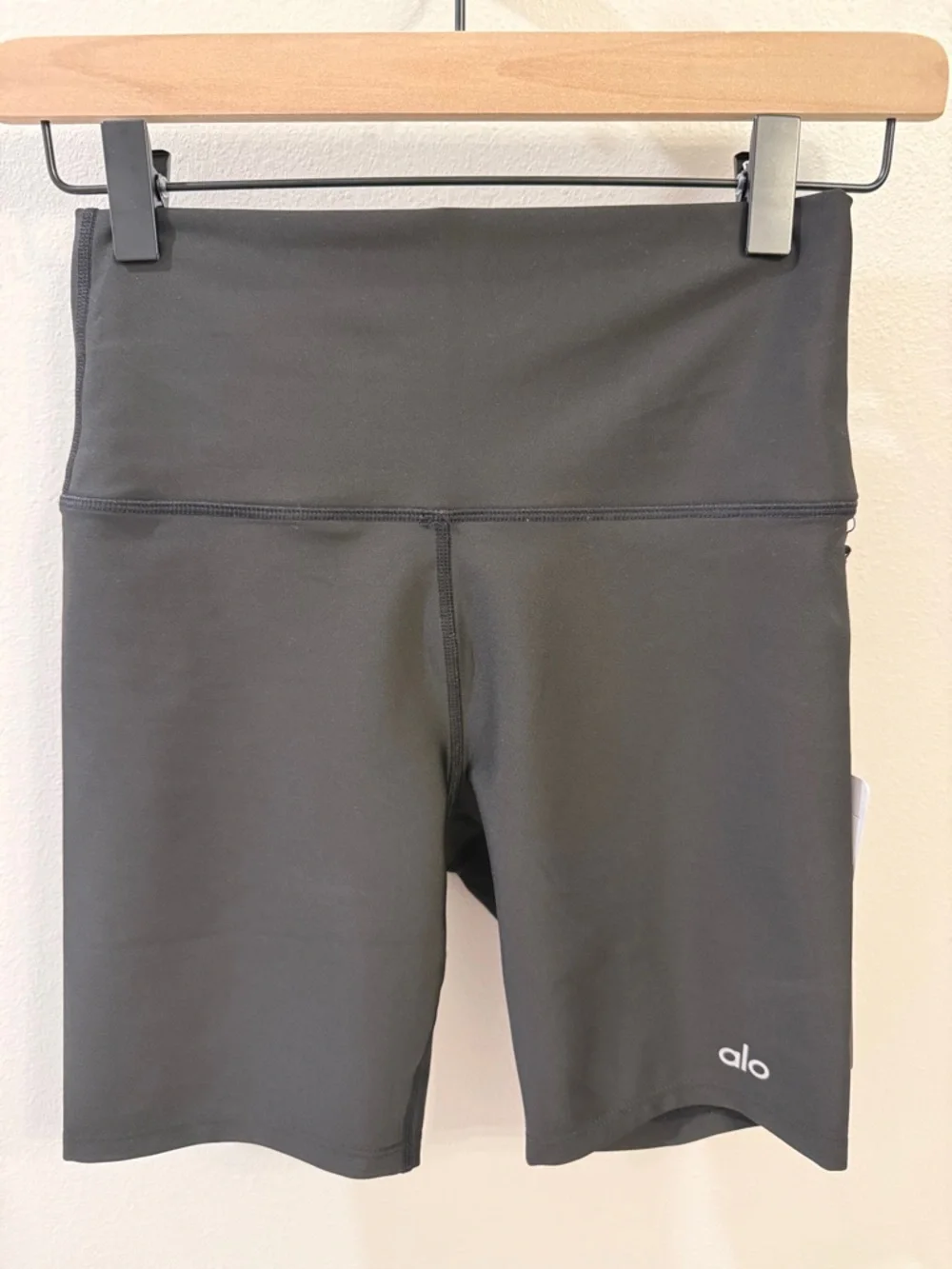 ALO Yoga Airlift Energy High-Rise Shorts — Smooth Performance Fit - Picture 2 of 6